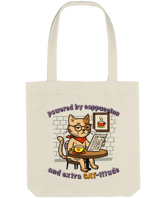 Geantă tote amuzantă din canvas culoare natural (ecru) cu print pisică la cappuccino și textul „Powered by cappuccino and extra CAT-ittude”.