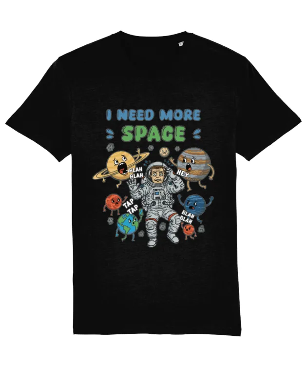 Tricou amuzant astronaut „I Need More Space”, design premium negru cu un astronaut asediat de planete guralive și Pământul făcând Live pe telefon.